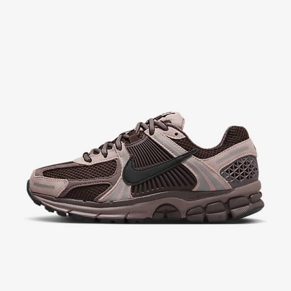brun Nike Vomero. Nike DK